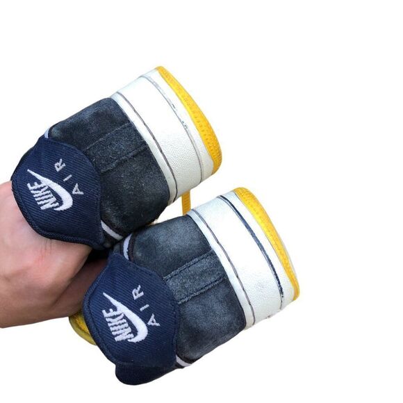 RARE 2018 Nike Air Force 1 Low '07 LV8 1 Amarillo Size 9 - Picture 5 of 16